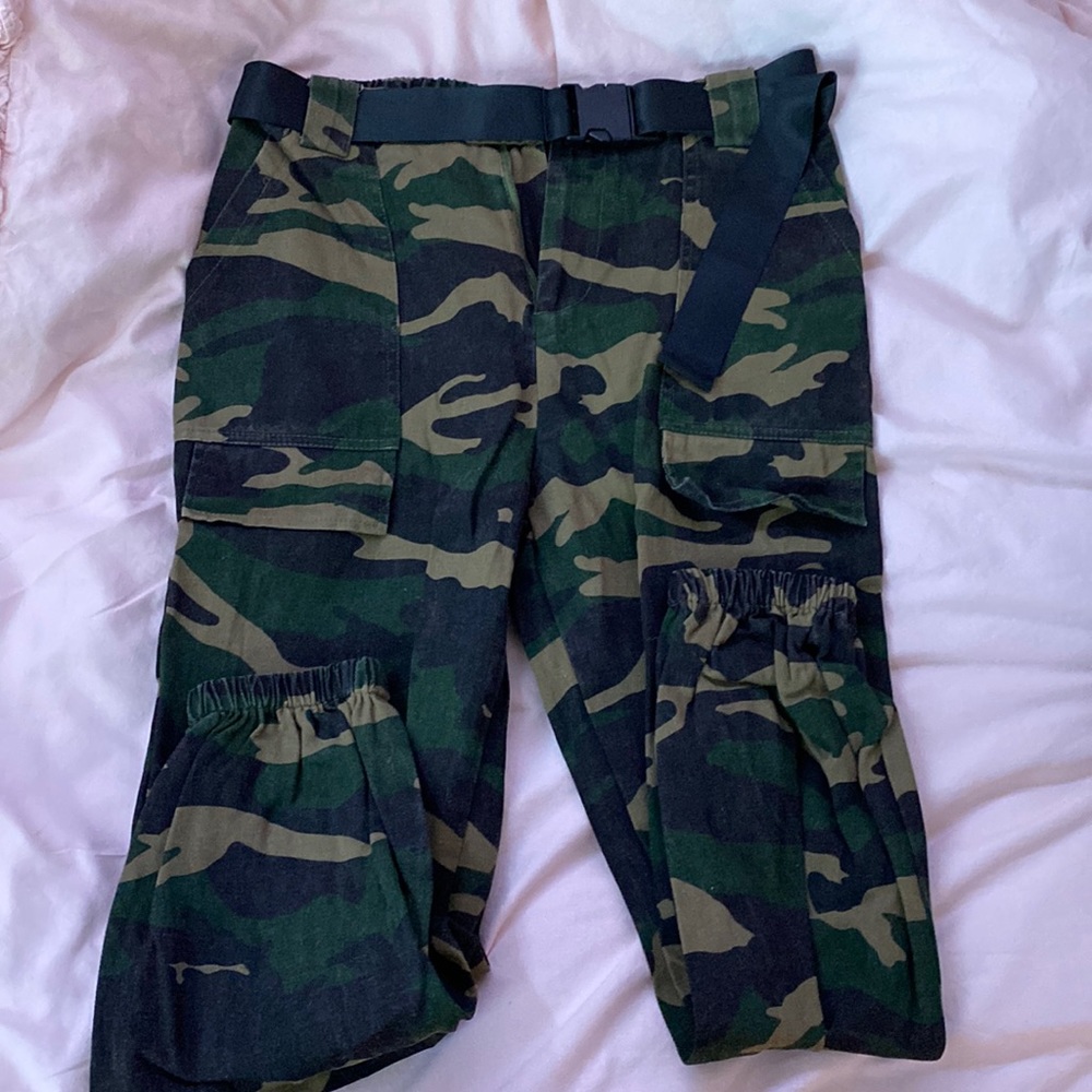 urban outfitters cargo size small